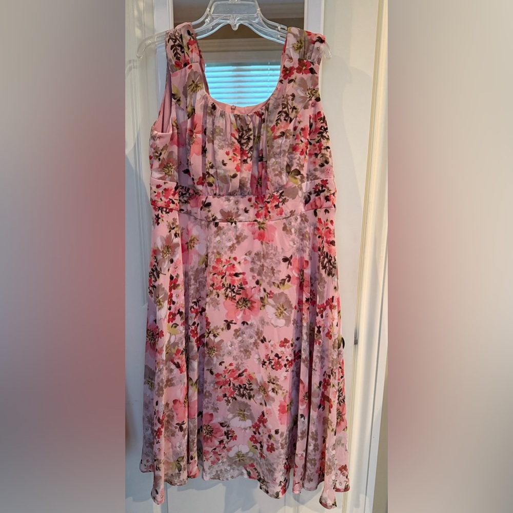 🌸 Signature Ella Pink Floral Dress – Size 20, Tea-Length & Feminine Flair 🌷
